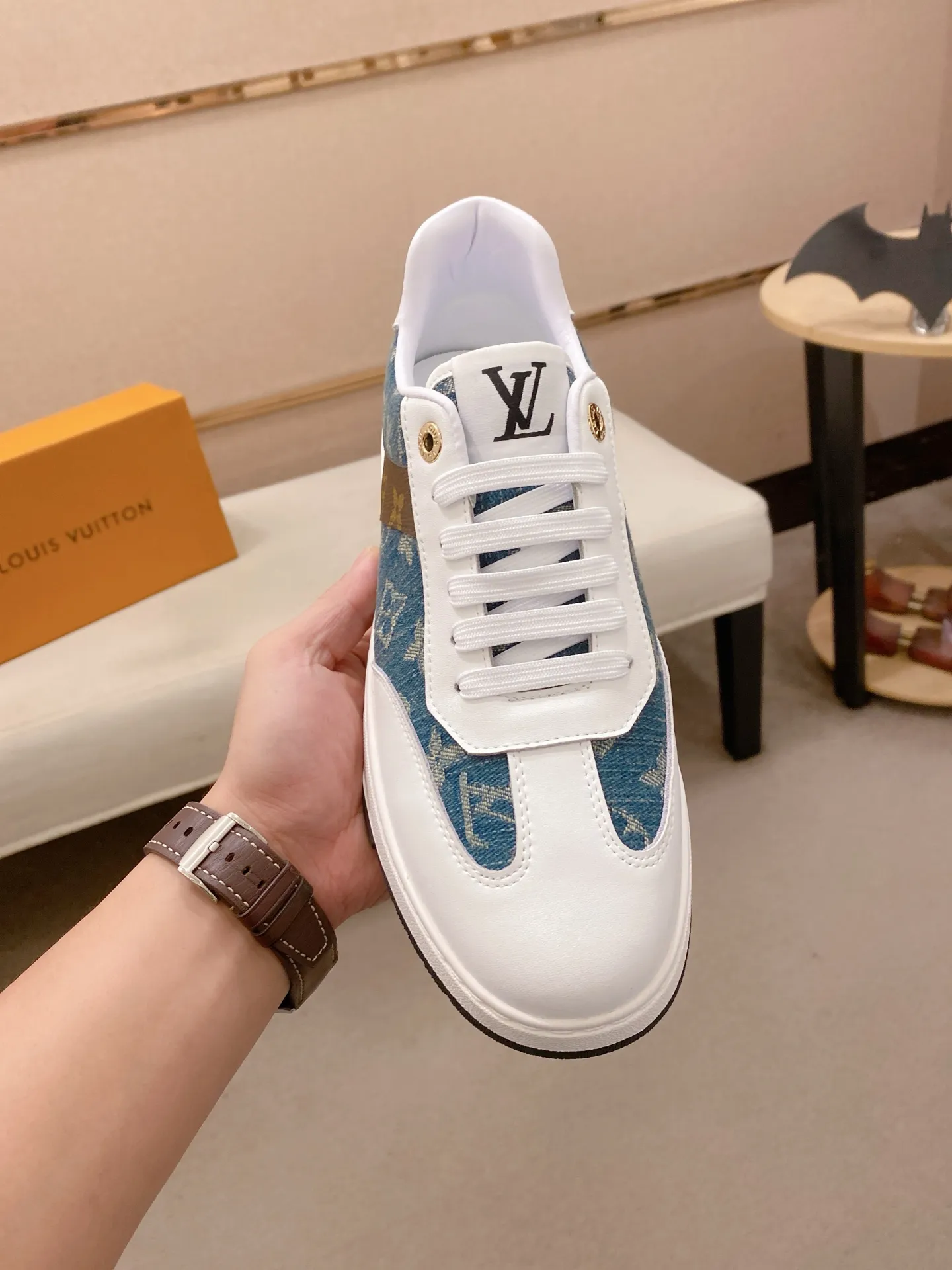 Factory price: 400 men's shoes💰🇮🇹🇮🇹LV Louis Vuitton. The latest fashionable casual shoes are popular in physical stores. New spring and summer comfortable imported custom original cowhide, unique jacquard fabric element design. With sheepskin lining, Lv original bottom, [sun][sun] high-end packaging and high quality💪Details determine the quality, you can enter and exit the counter at will, welcome to compare🇮🇹Size 38-44